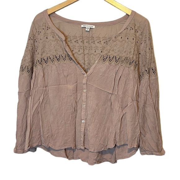 3/$25 🙌🏼 American Eagle Tan Eyelet Button Down Boho Blouse Medium - Picture 1 of 5